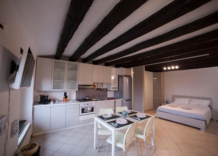 Appartamento Civetta Centro Citta, Vista Sui Tetti